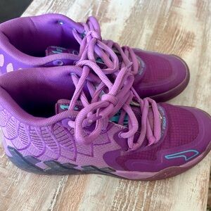 Men’s size 6.5 Melo Ball 1’s basketball shoes.